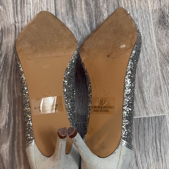 Elegant Silver Glitter Women's Heels - Picture 4 of 4